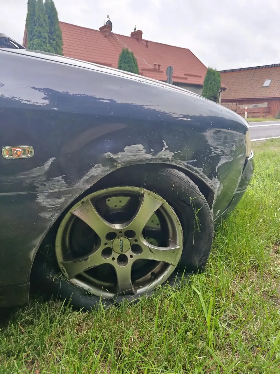 Oględziny uszkodzonego samochodu na miejscu